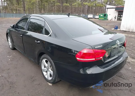 2012 Volkswagen Passat 2.5L Se z USA, uszkodzony, nr VIN 1VWBP7A31CC070953